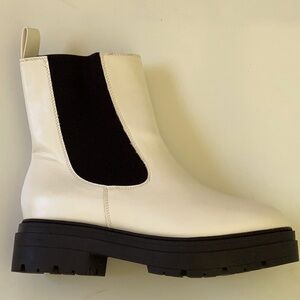 Avenue woman’s boots